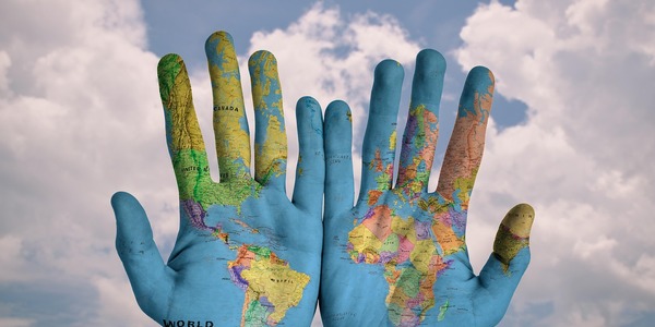 hands-600497_1280.jpg